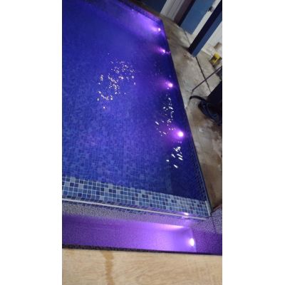 Instalação de refletores para piscina